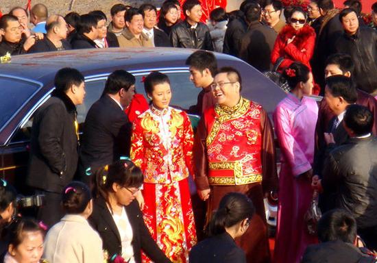 2010年李兆会迎娶影视明星车晓。