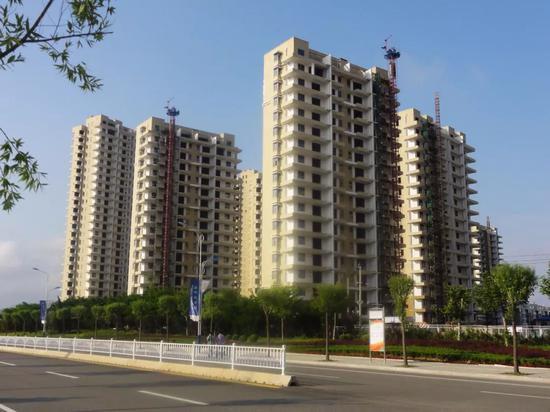 海阳市区一处在建的海边楼盘。