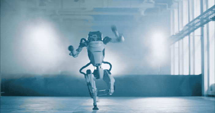 波士顿动力再惊艳！机器人大秀男团舞，举手投足人味满满，多次转卖后展示新标签