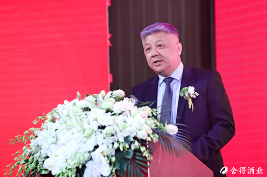 江南大学副校长、中国酒业协会白酒技术委员会副主任徐岩