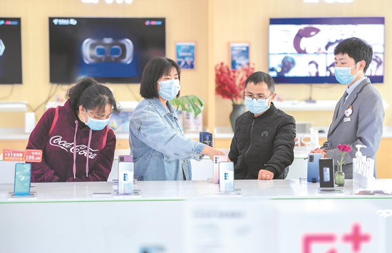 在营业厅内,选购的手机中已经没有LG品牌的身影