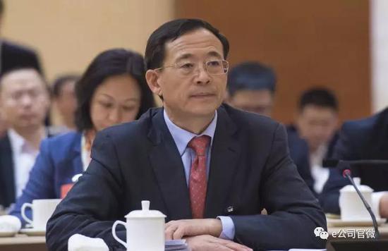 刘士余