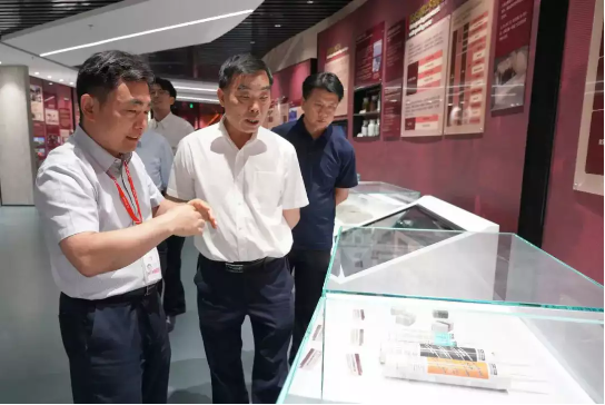 中国机械冶金建材工会全国委员会分党组书记、主席陈杰平赴东方雨虹走访慰问