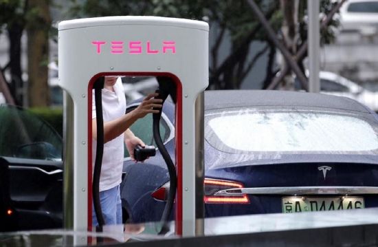 芯片危机下,特斯拉又背着车主“减配”