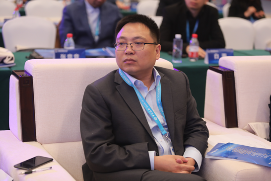 永利皇宫正规平台-美国男子夜闯民宅 不偷不抢对门铃狂舔3小时(图)
