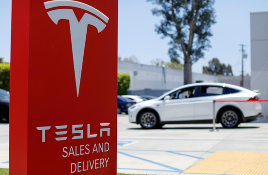 2018年6月28日，美国加州Costa Mesa，特斯拉销售服务中心。