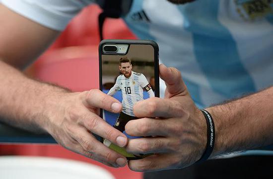 阿根廷球迷的梅西手机壳。