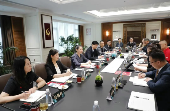 张周虎一行与禧福祥集团相关负责人座谈