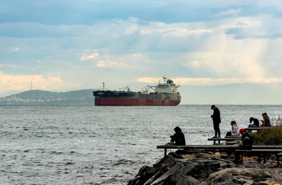 俄新罗西斯克港遭袭后两天恢复出口 短暂扰动全球2%原油供应