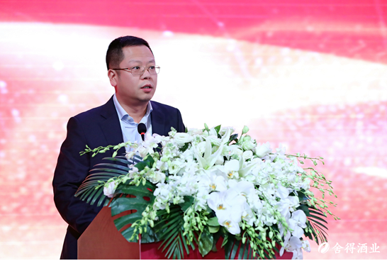 中国酒业协会副秘书长、中国酒业协会白酒分会秘书长甘权