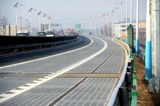 全球首段承载光伏路面高速公路已累计发电近百
