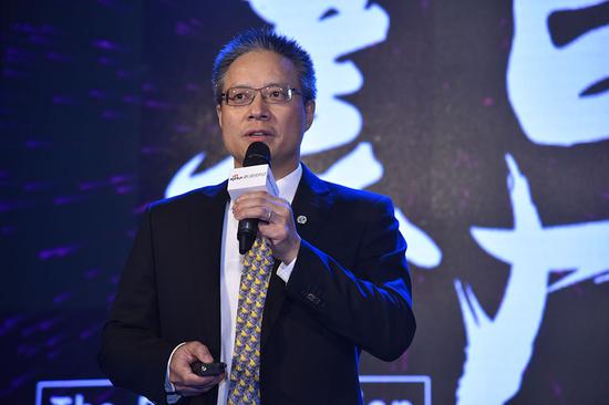 南方基金总经理杨小松发表获奖感言。