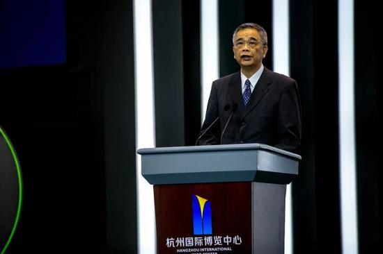 中国互联网金融协会会长 李东荣