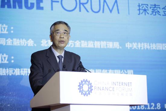 图为中国互联网金融协会会长李东荣