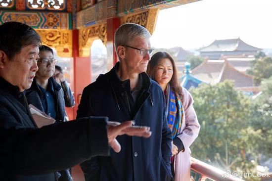 库克游览故宫(图片来源,Tim Cook个人微博)