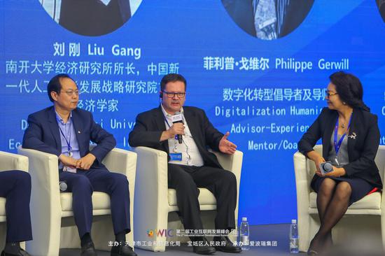 数字化转型倡导者及导师菲利普·戈维尔(图中)