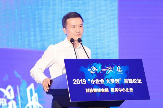 中国中小企业协会副会长,江苏鱼鹰商飞有限公司董事长凡哲浩