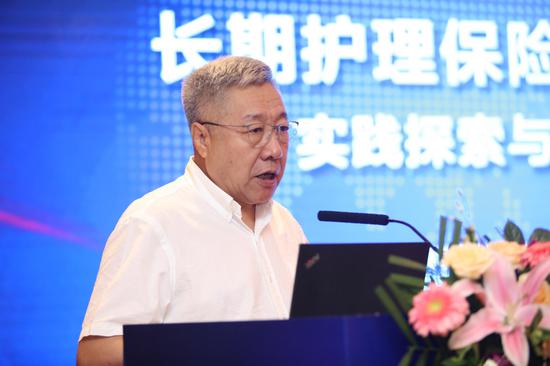 社科院世界社保研究中心主任 郑秉文