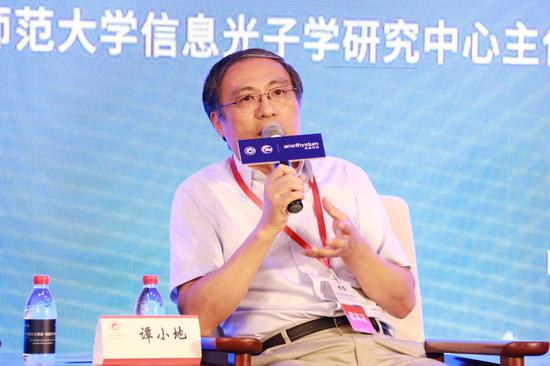 福建师范大学信息光子学研究中心主任谭小地