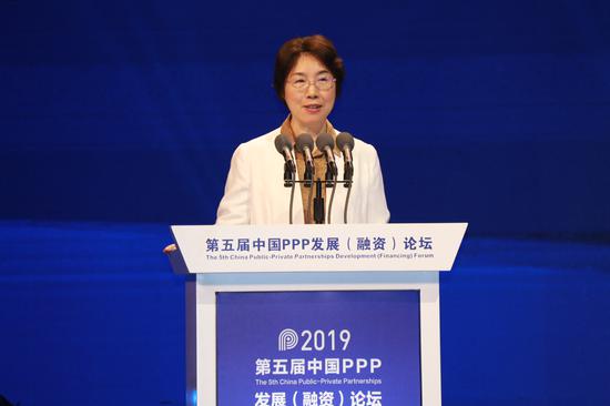 「注册送15元无需申请」身价上亿的明星,公司LOGO怎么像是200块找淘宝做的!