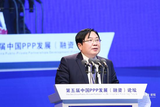 菲律宾申博开户登入在线_近一年冠军荒被终结!樊振东连胜4局逆转许昕 收获德国赛冠军
