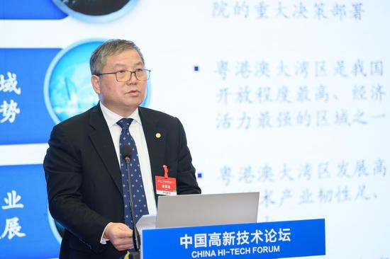 新濠天地官网网址477,超级萌翻猫咪 每次拍嗝就会忘记收舌发呆
