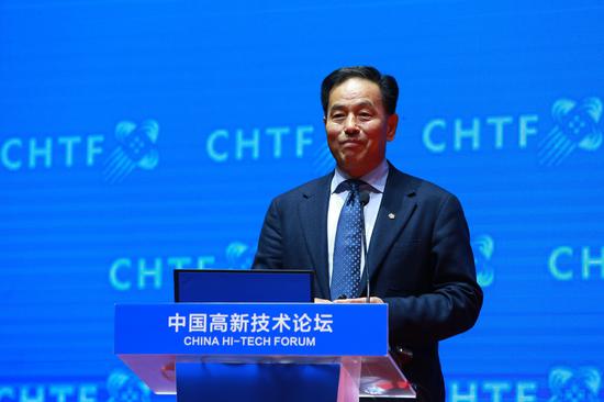 亚博体育世界杯玩法 - 嫌疑人正搓着麻将,便衣警察已站在了他身后……