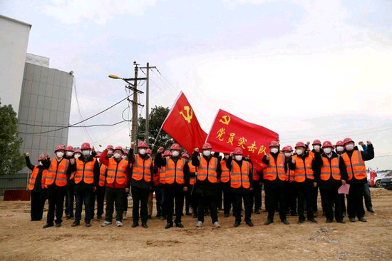 中国一冶鄂州雷山医院党员突击队合影