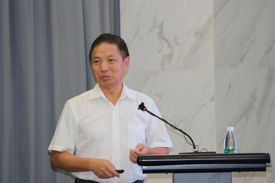 北京民营经济发展促进会理事长、国家发展改革委经济体制综合改革司原司长孔泾源