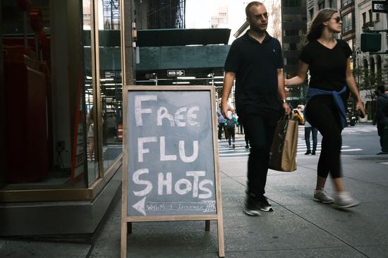 尽管冠状病毒病例增加,但美国经济仍在向前发展。