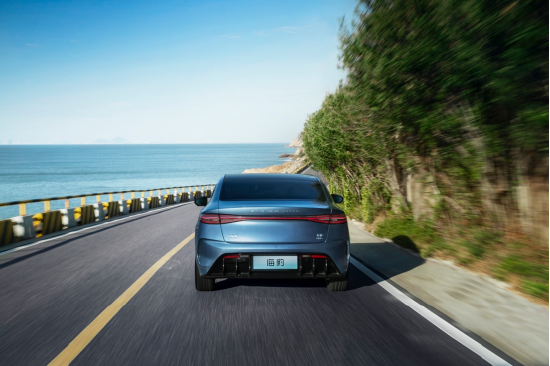 实力成就“豹”款心选，海豹斩获央视“第三届中国汽车风云盛典”最高奖