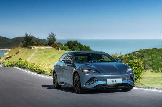 实力成就“豹”款心选，海豹斩获央视“第三届中国汽车风云盛典”最高奖