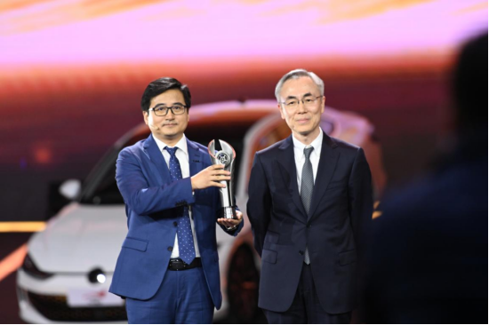 实力成就“豹”款心选，海豹斩获央视“第三届中国汽车风云盛典”最高奖