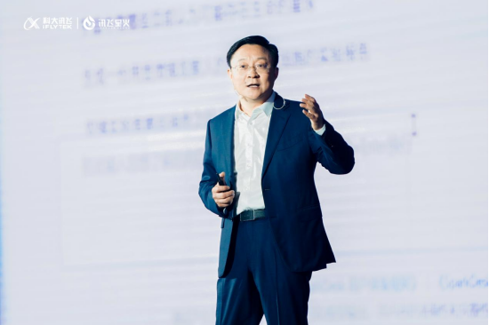 对话科大讯飞刘庆峰：大模型竞争，要有科学精神也要有“警戒线”丨大道直行
