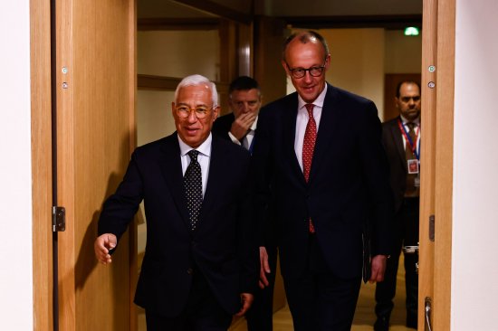 默茨(右)与Antonio Costa,3月6日