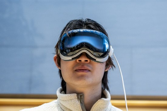 苹果Vision Pro头显即将推出的一项功能将允许用户通过眼球滚动浏览内容