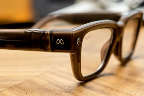 Meta Ray-Ban Display AI眼镜