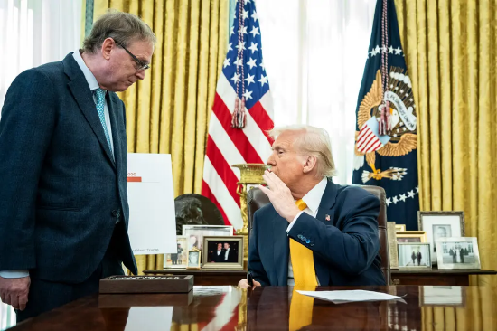 哈塞特如何成为特朗普的忠实拥趸与美联储主席候选人