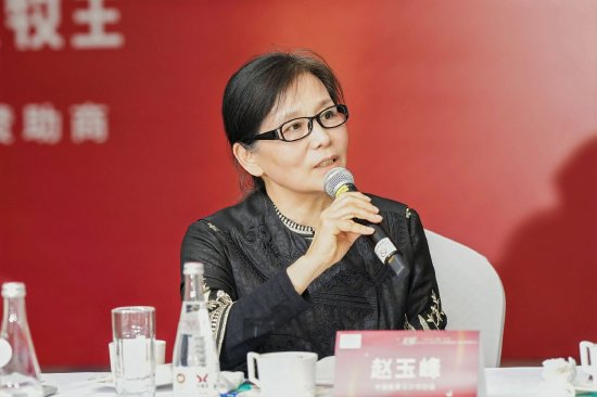 中国服装设计师协会理事 赵玉峰