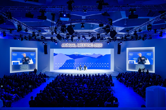 直击达沃斯|黄仁勋谈“人类历史上规模最大的基础设施建设”