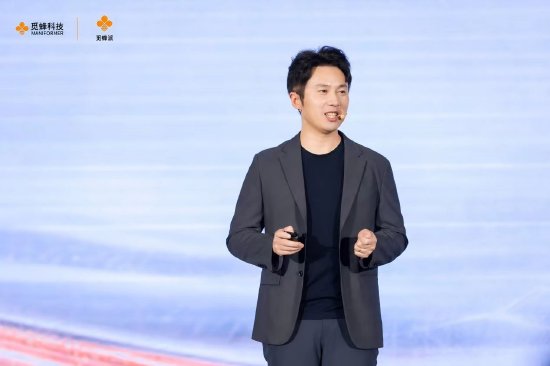 觅蜂派官宣上线，覆盖 50000 +真实环境，普通人也可成为机器人训练师