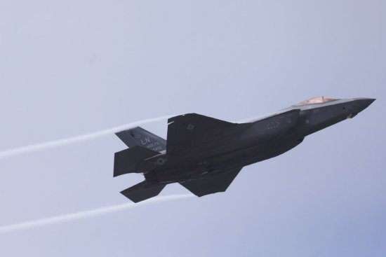 五角大楼把今年为美国空军采购F-35战机的请求削减一半