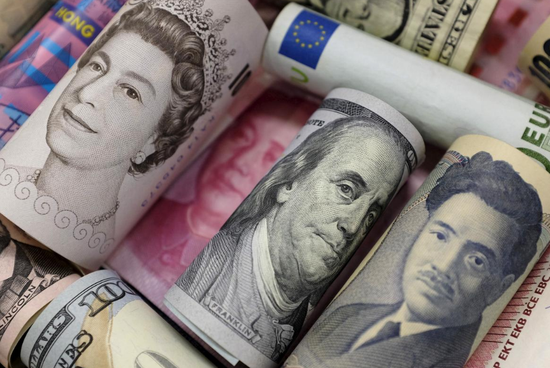  资料图片：2016年1月，欧元、港元、美元、日元、英镑和人民币纸币。REUTERS/Jason Lee
