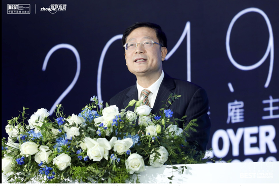 闲庄和国际平台娱乐|新乡县民政局帮种果树助脱贫