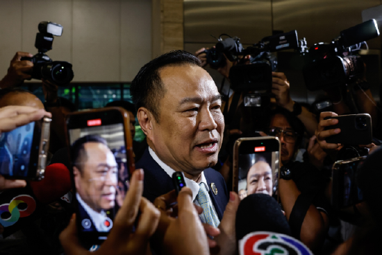 阿努廷于9 月3日抵达泰国议会。
