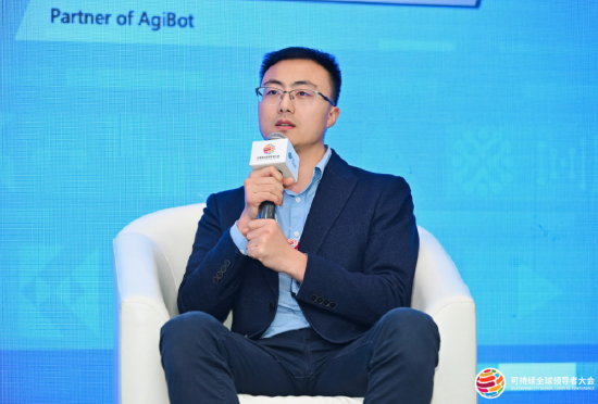 智元机器人王闯：十年后机器人的形态将会是“轮式、足式并存”