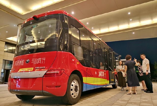 郑州探索快速公交自动驾驶先导应用试点。图为宇通自动驾驶客车。摄影/章轲