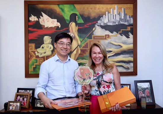 娱乐场开户注册_“混”在县城的老师