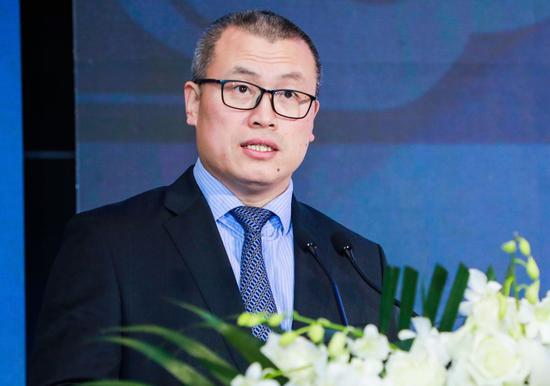 上图为新浪高级副总裁邓庆旭