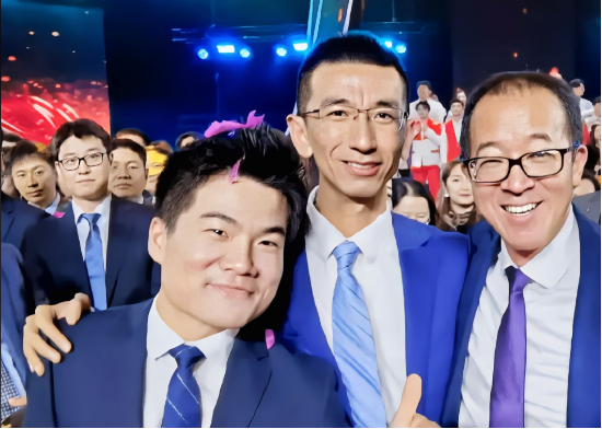 俞敏洪疑似回应内部信风波?再发10条南极视频,称“让暴风雨更猛烈些”